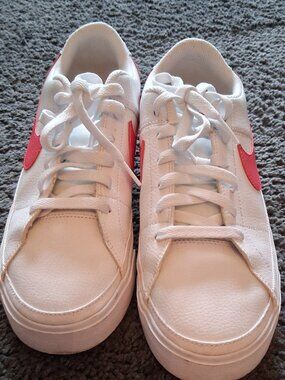 Women’s sneakers￼ Nike Court Legacy Size 10 White/Red  NEW